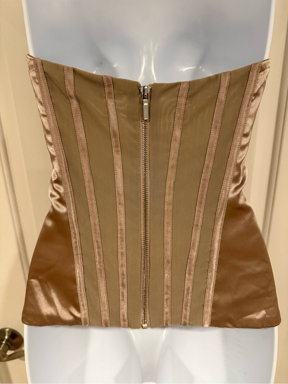 Bebe strapless corset Taupe Ruched Top with gold Gem Embellishment / size small - Picture 4 of 6